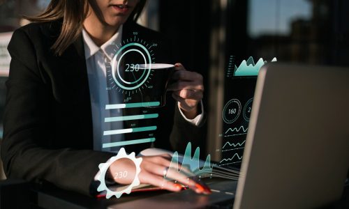 Gerente utilizando um sistema automatizado